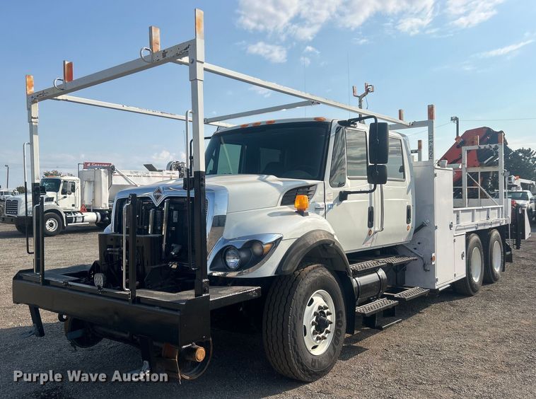 2009 International  7500 Crew Cab crane truck - EG1142