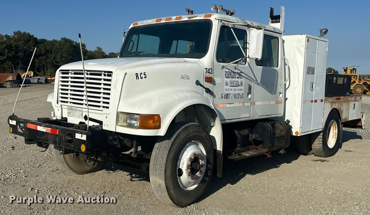 1995 International 4900 Crew Cab flatbed truck - EJ4926
