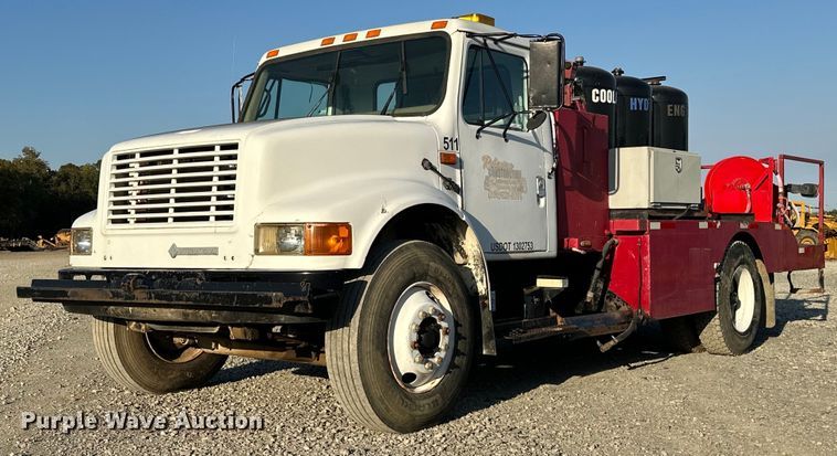 1996 International  4700 4X2 fuel / lube truck - EJ4927