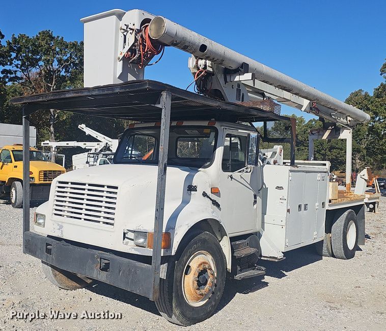 2002 International  4700 bucket truck - EK0960
