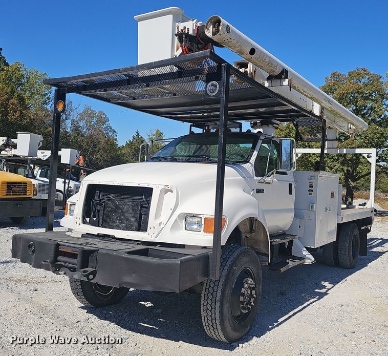2006 Ford  F750 bucket truck - EK0962