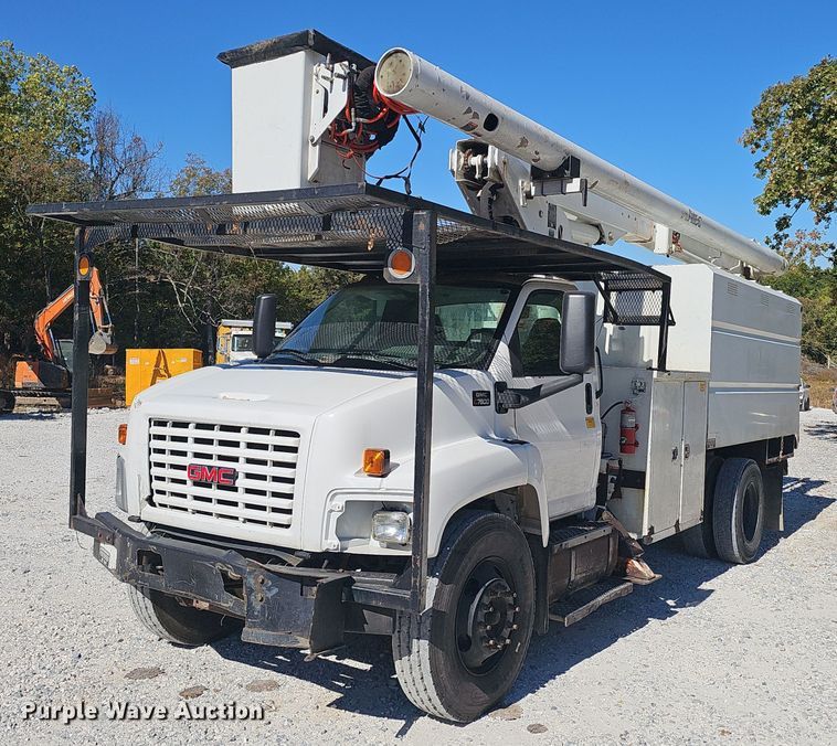 2005 GMC C7500 bucket truck - EK0963
