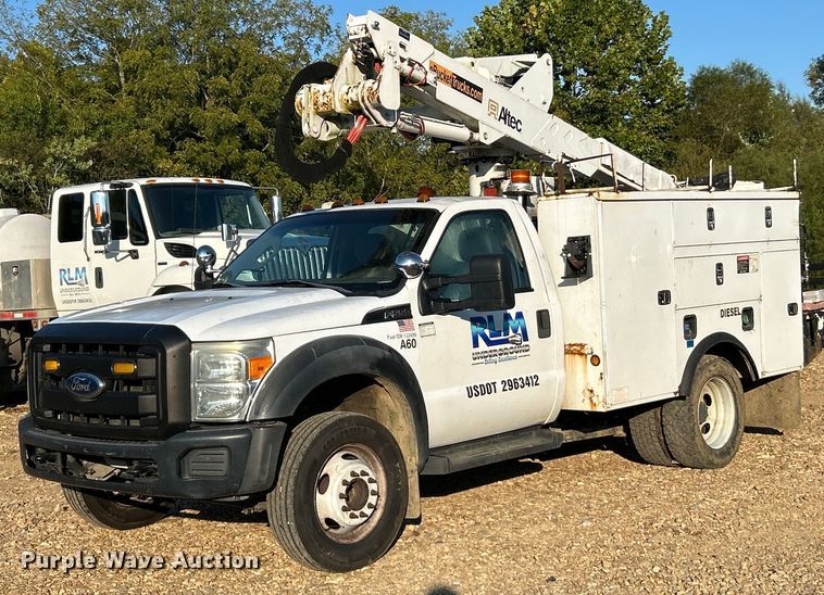2011 Ford F550 Super Duty XL bucket truck - EK3351