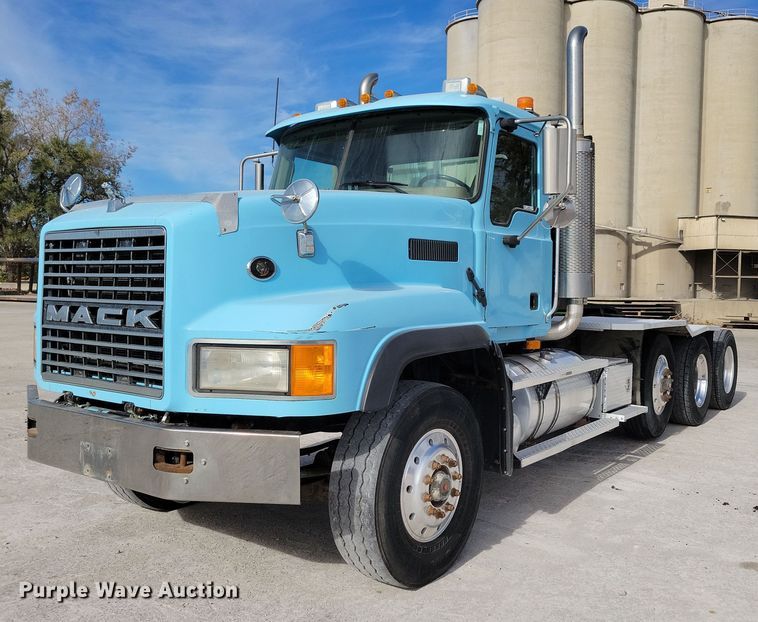 mack　3枚売り Mack CL733 Truck Tractor For Sale | Purple Wave Auction