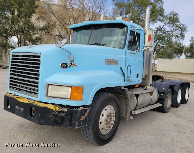 1997 Mack CL713 semi truck - JH9927