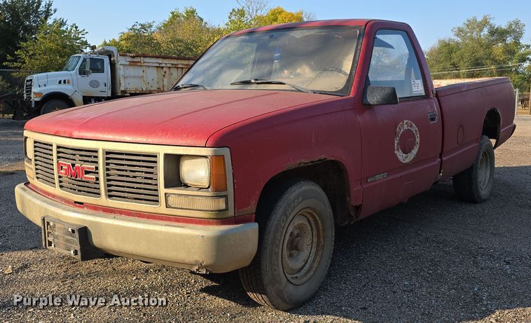 1989 GMC Sierra 1500 SL pickup truck - DO5503