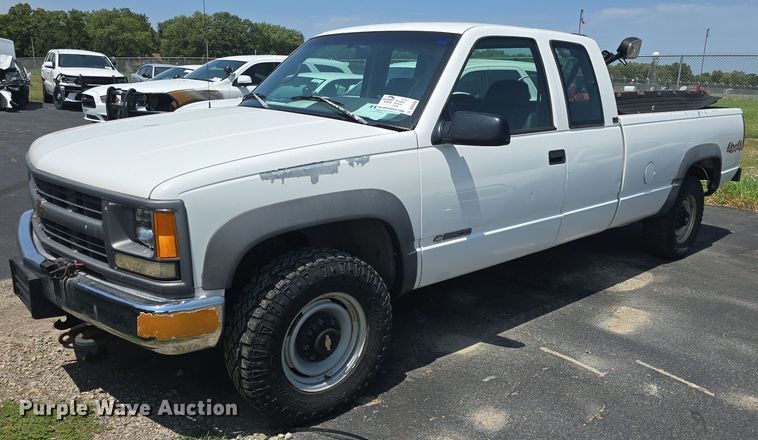 1995 Chevrolet K2500 Ext. Cab pickup truck - DQ4538