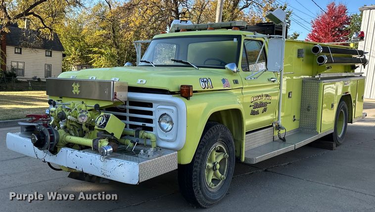 1979 Ford F700 pumper fire truck - DR2736