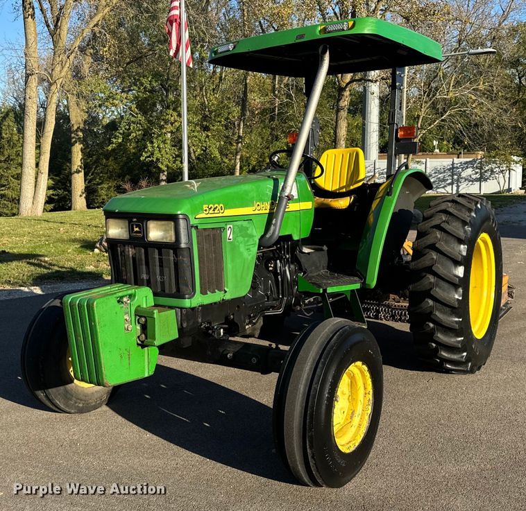John Deere 5220  tractor - DT2053