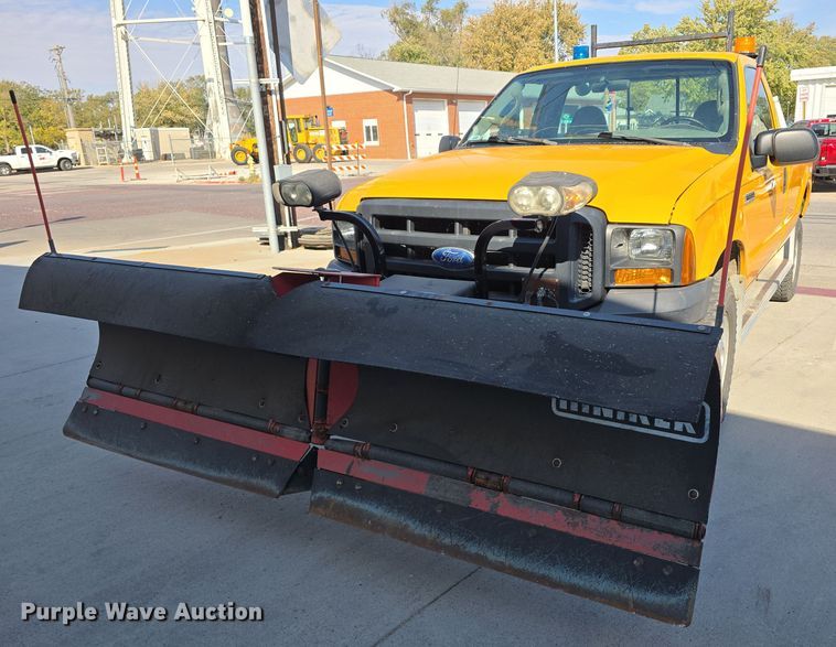 2006 Ford F350 Super Duty XL pickup truck - DW3848