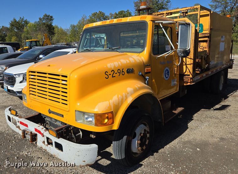 1997 International  4700 LP  utility / service truck - EE8659