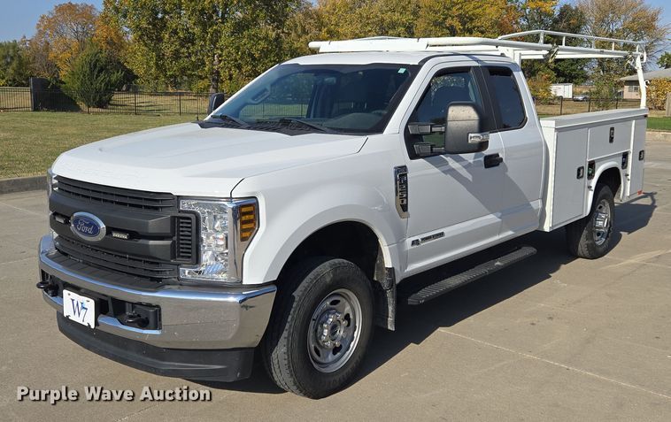 2018 Ford  F250 Super Duty XLT SuperCab utility bed pickup truck - EE8674