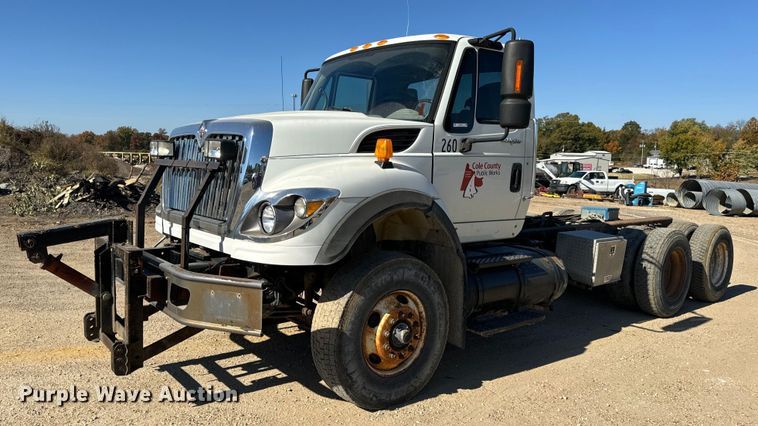 2008 International  7600 WorkStar truck cab and chassis - EH7124