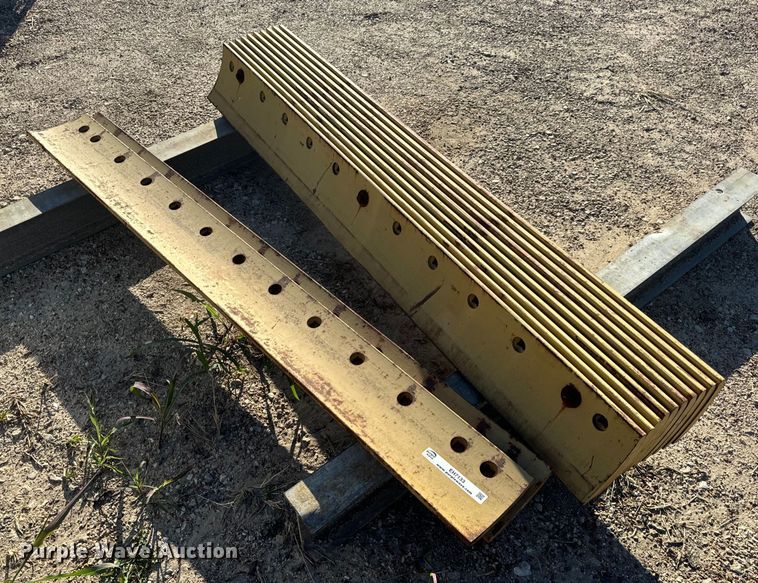 (12) Caterpillar 4T-2231 motor grader cutting edges - EH7133