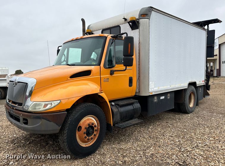 2003 International 4400  box truck - EH7170