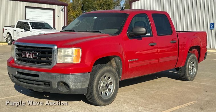 2011 GMC  Sierra 1500 Crew Cab pickup truck - EJ5030