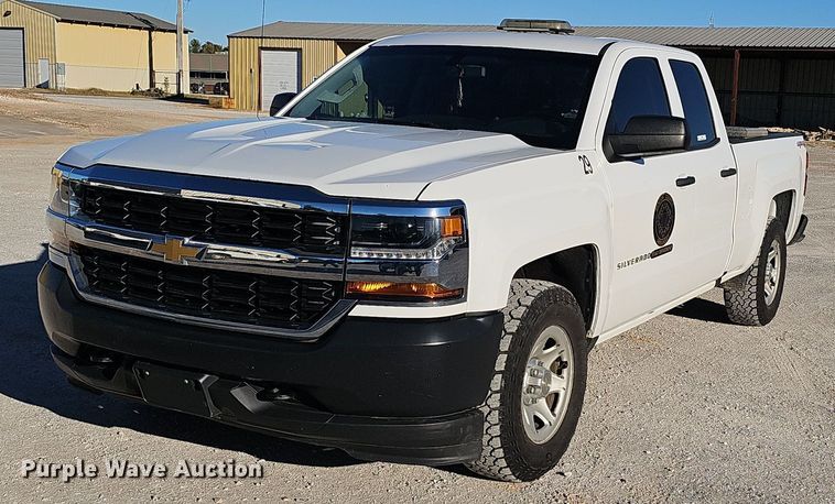 2016 Chevrolet  Silverado 1500 Double Cab pickup truck - EK0925