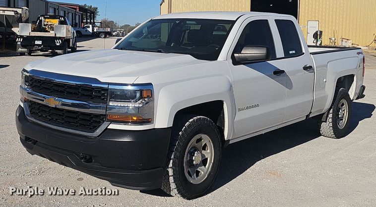 2018 Chevrolet  Silverado 1500 Double Cab pickup truck - EK0928