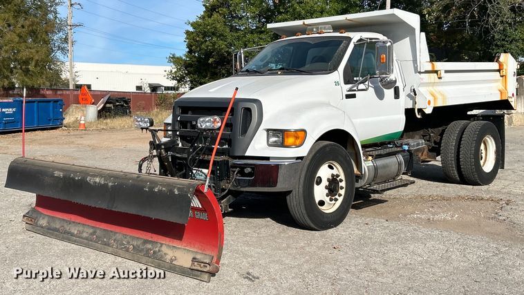 2011 Ford F750 Super Duty XL dump truck - EK3546