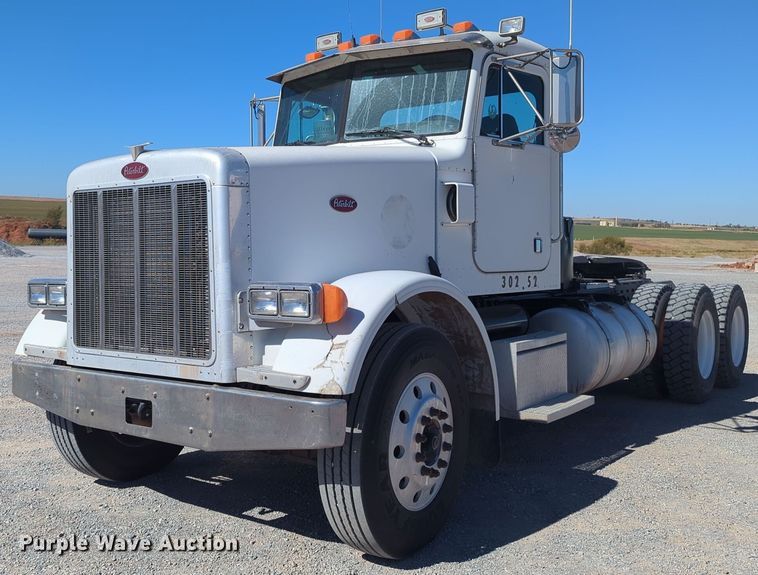 2002 Peterbilt 378 semi truck - EQ2384