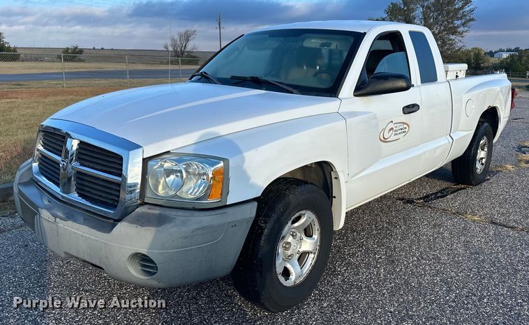 2005 Dodge Dakota Club Cab pickup truck - ER8089