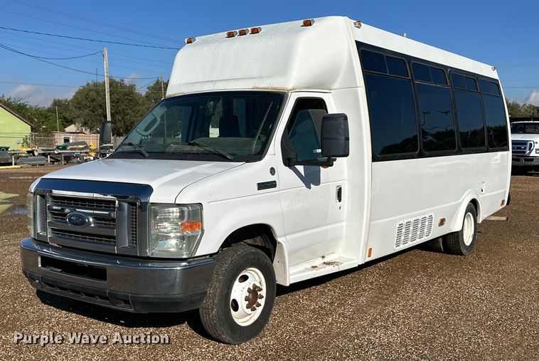 2009 Ford E450 shuttle bus - ER8092