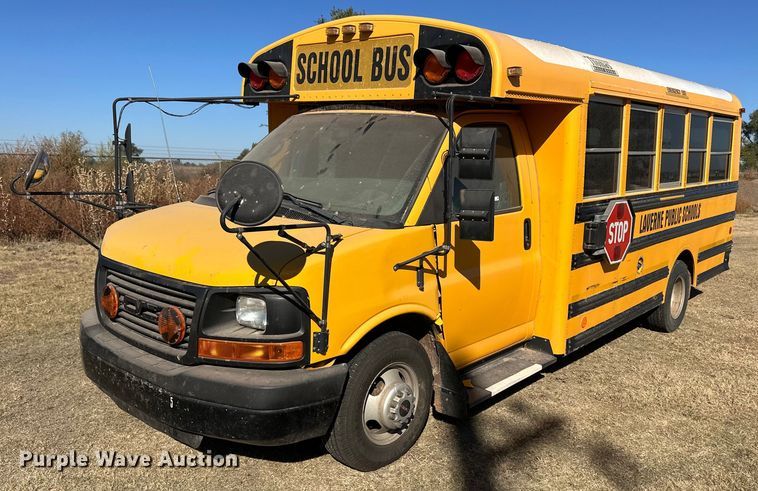 2006 GMC Savana G3500 school bus - ER8119