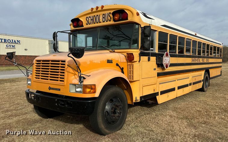 2001 International 3800 school bus - ER8128