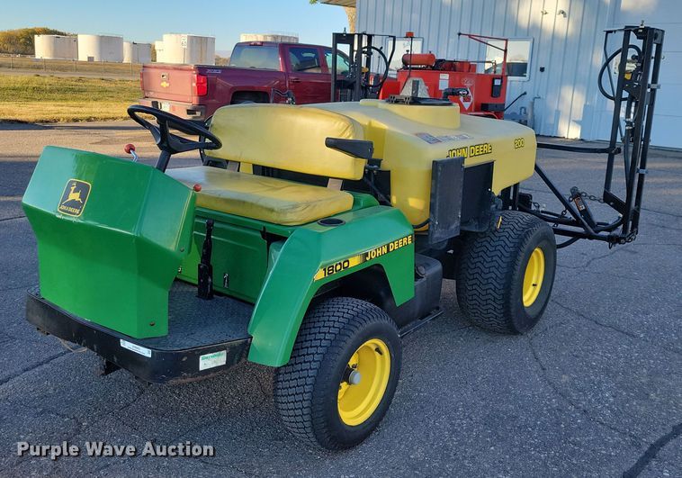 1995 John Deere 1800 turf sprayer - JH9923