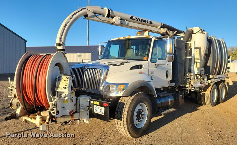 2005 International 7400 sewer jetter truck - JH9924