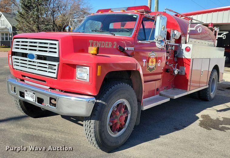 1990 Ford F800 pumper fire truck - OH9316