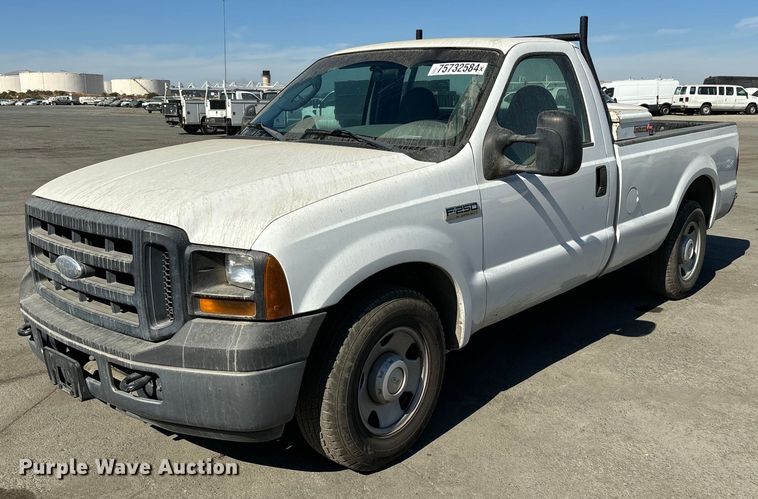 2006 Ford F250 Super Duty XL pickup truck - YA0090