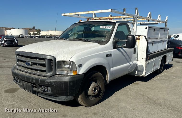 2002 Ford F350 flatbed pickup truck - YA0091