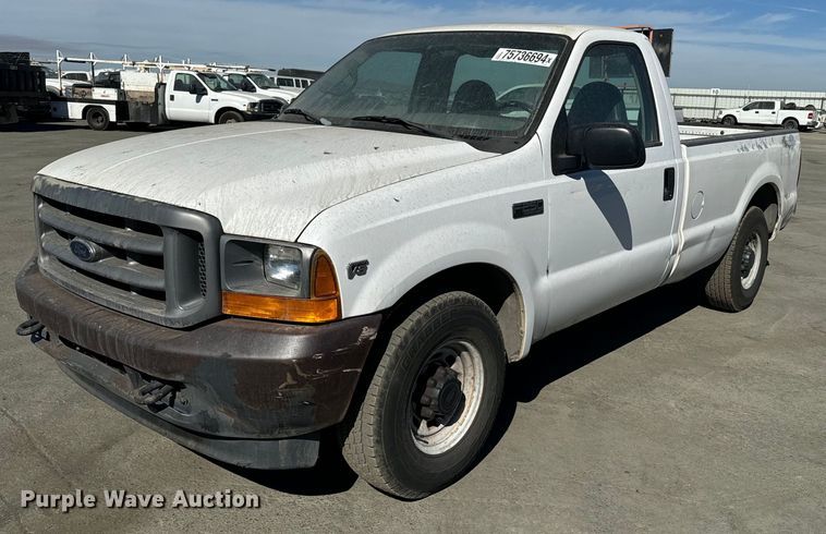 2001 Ford F250 Super Duty XL pickup truck - YA0098