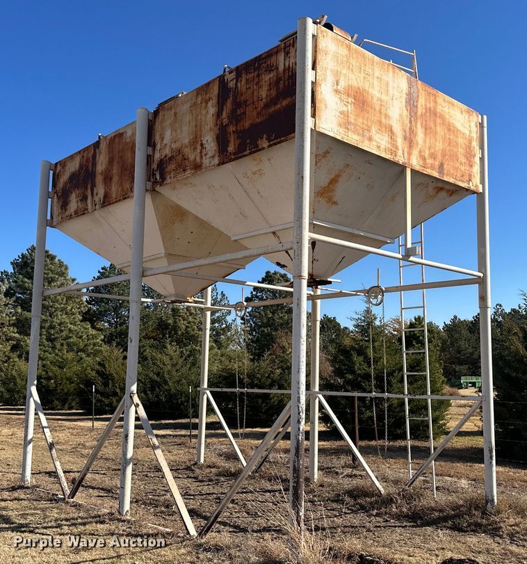 Grain storage bins - DL0481