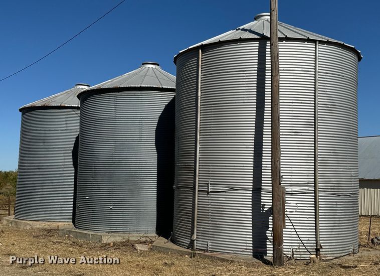 (3) grain bins - DU9470