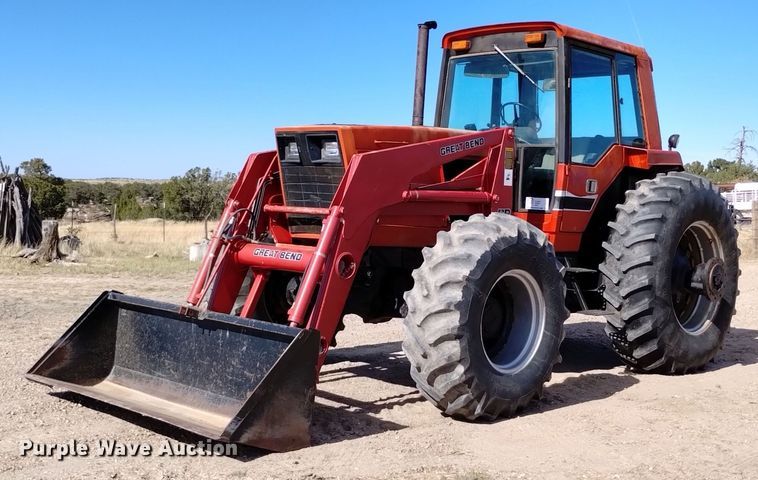 1984 International  5488 MFWD tractor - DV6543