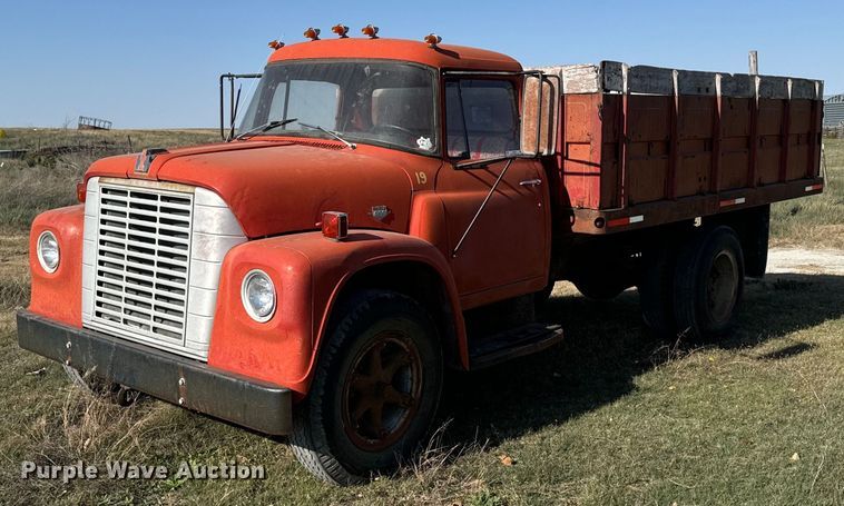 1969 International Loadstar 1700 grain truck - DX3704