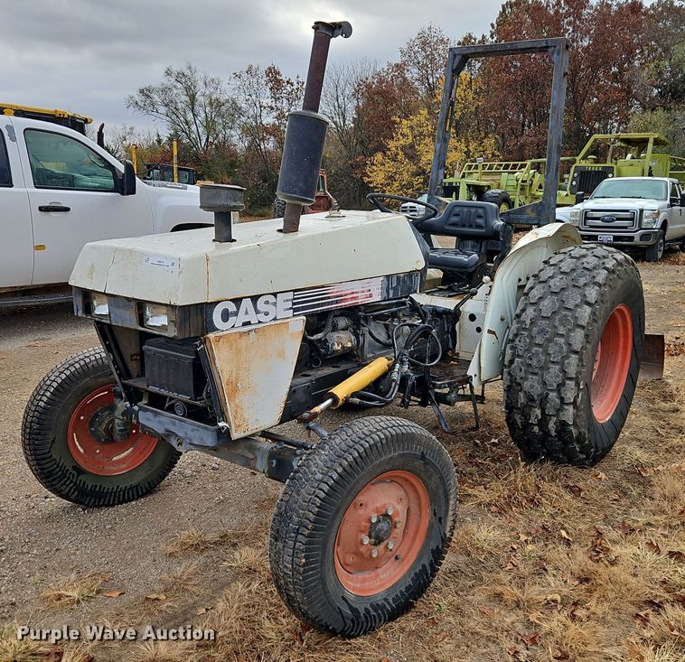 Case 1194 tractor - EI8515