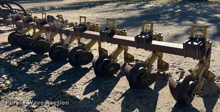 Row crop cultivator - ER8237
