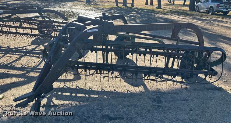 John Deere rotary hay rake - ER8238