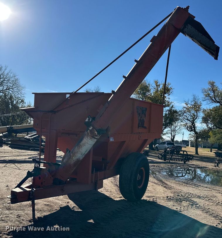 UFT grain cart - ER8243