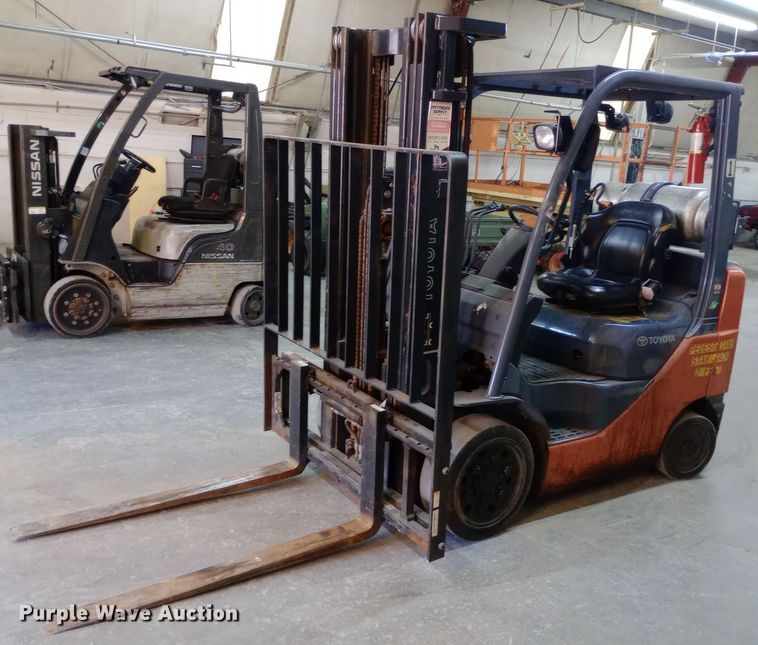 Toyota 8FGCU25 forklift - DW0806