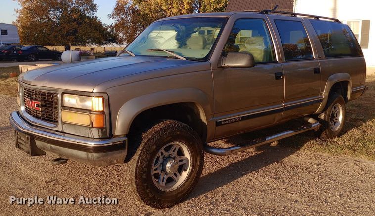 1998 GMC Suburban 2500  SUV - DW0834