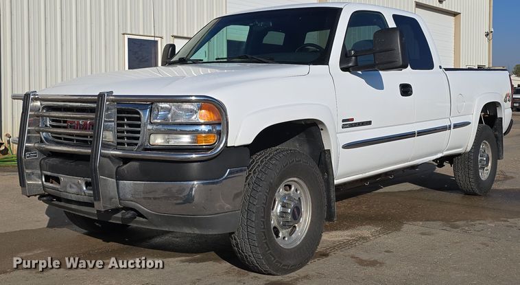 2001 GMC Sierra 2500HD Ext. Cab pickup truck - DW3855