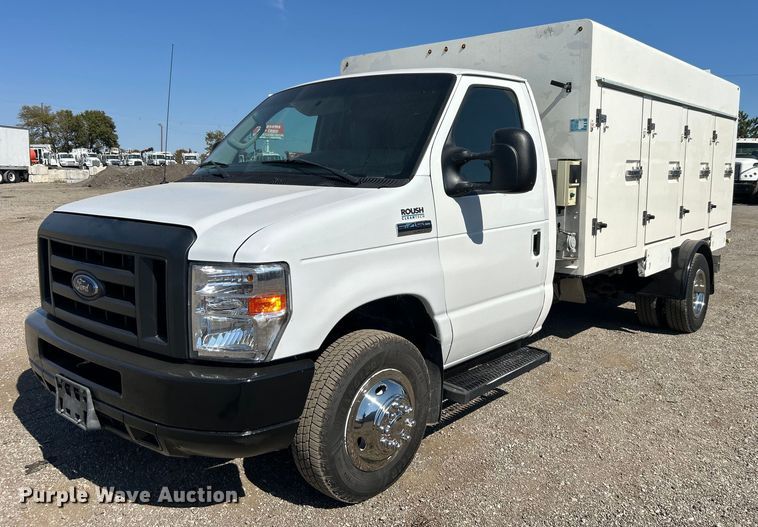2017 Ford E450 Super Duty refrigerated truck - EG2178
