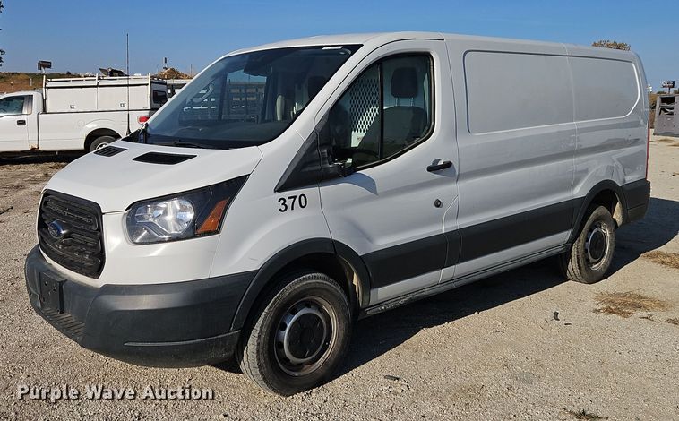 2018 Ford Transit 250 van - EI8475