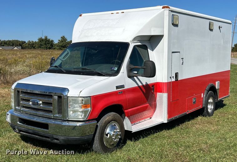 2008 Ford E450 Super Duty ambulance - EK3594