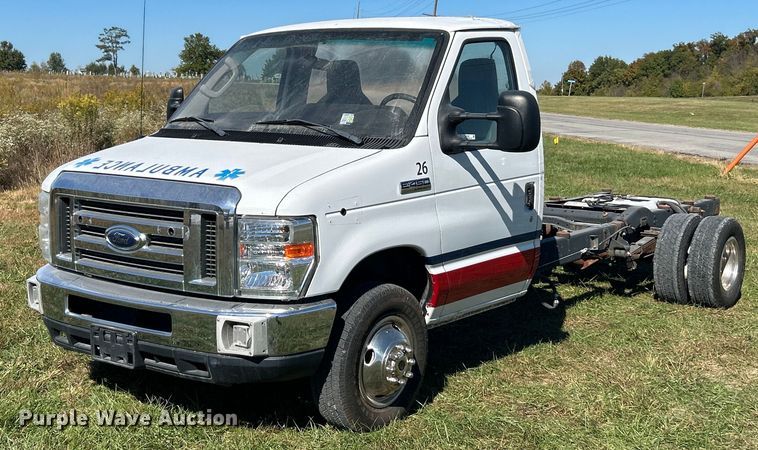 2012 Ford E450 Super Duty van cab and chassis - EK3596