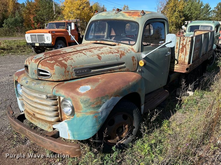 1949 Ford  F4 flatbed truck - EN2516